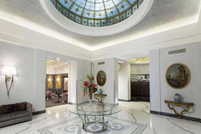 Hotel Artemide - Cupola in stile liberty che ti accoglie nella hall