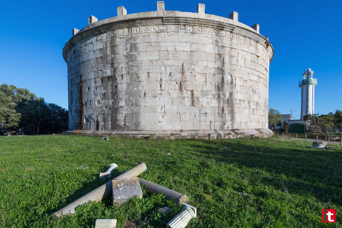 Mausoleo di Lucio Munazio Planco Mausoleo di Lucio Munazio Planco